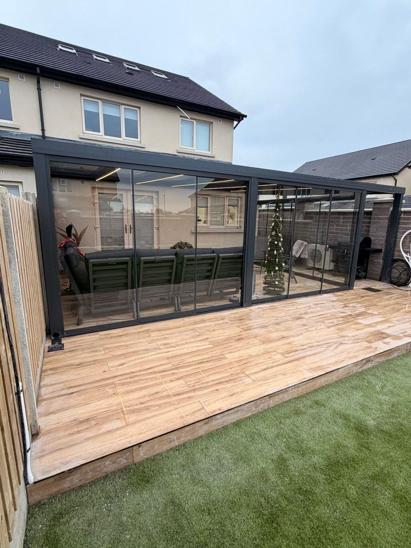 Anthracite aluminium pergola veranda against a rendered wall
