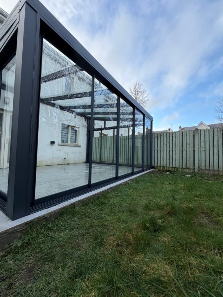 Aluminium veranda with framed sliding doors